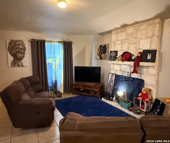 370 N San Gabriel Ave, San Antonio, TX 78237 - Image #3