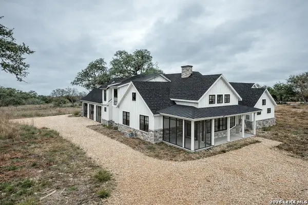 801 Grand Oaks, Hondo, TX 78861