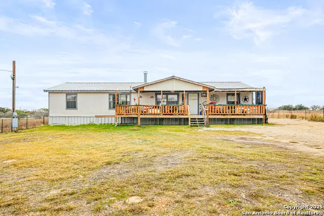 927 County Road 6846, Lytle, TX 78052 - Image #1