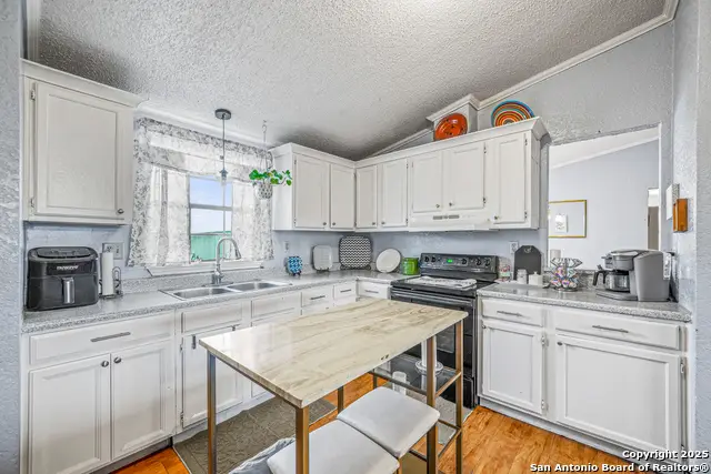 927 County Road 6846, Lytle, TX 78052 - Image #2