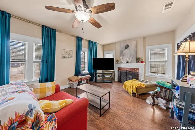 312 Lytle St, Kerrville, TX 78028 - Image #2