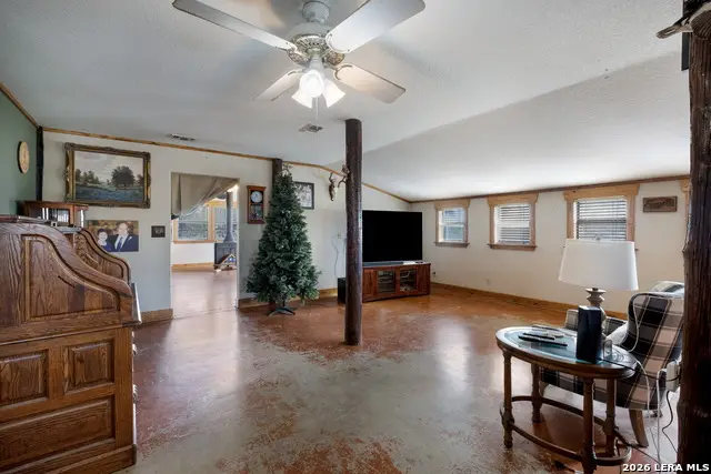 1529 County Road 4513, Hondo, TX 78861 - Image #3