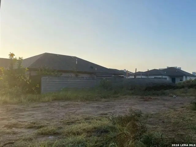 1427 Riddle Dr, Laredo, TX 78046 - Image #2