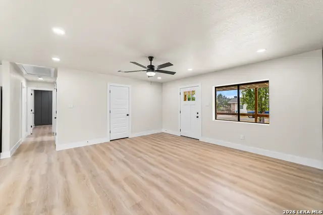 106 Jessica Ln, Kerrville, TX 78028 - Image #2