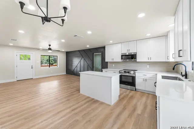 106 Jessica Ln, Kerrville, TX 78028 - Image #3