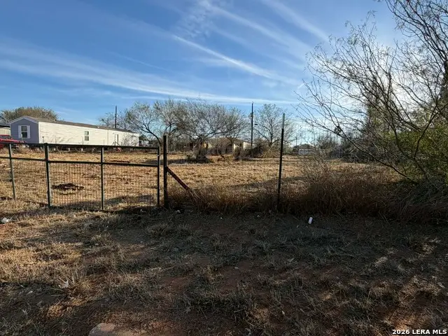 405 E Miller, Dilley, TX 78017 - Image #2