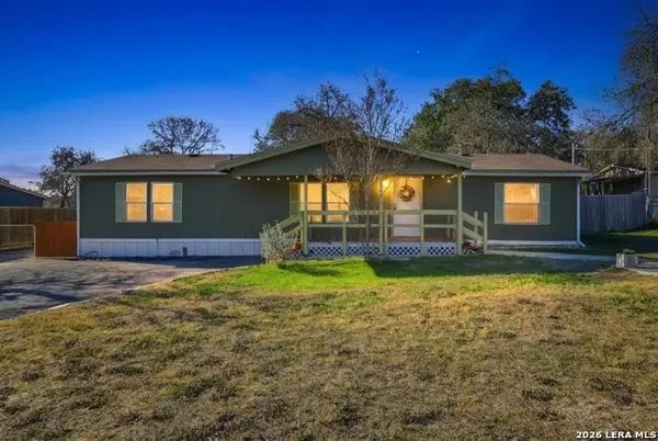 4418 Lost Hills Dr, Elmendorf, TX 78112