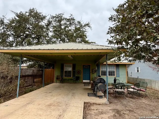 905 Peach, Jourdanton, TX 78026 - #1