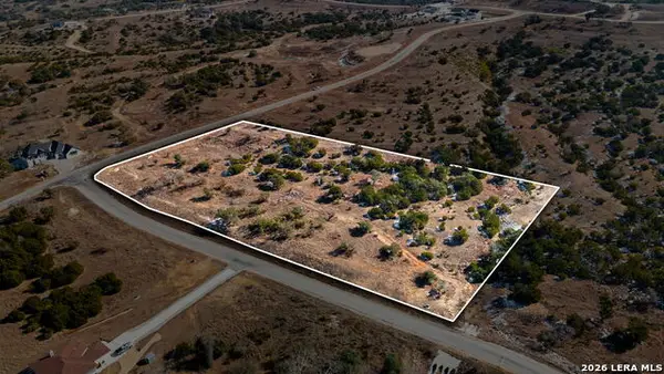 44 Falling Oak Dr, Blanco, TX 78606