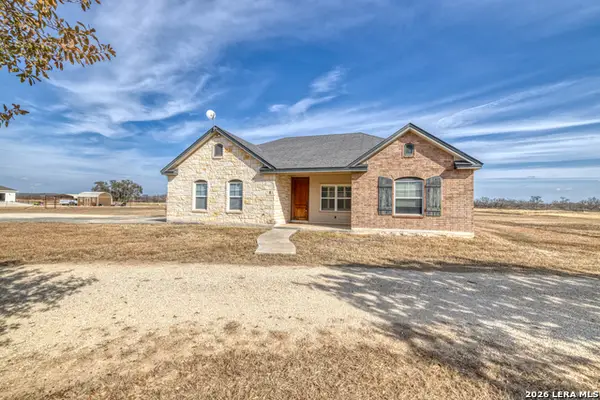 8 Valley View, Uvalde, TX 78801
