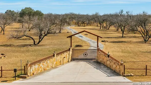 819 County Road 356, La Vernia, TX 78101