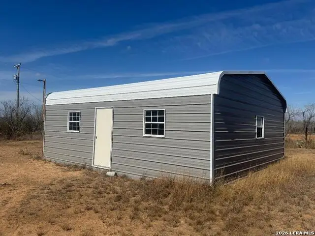 975 W Ave L, Christine, TX 78026 - #3