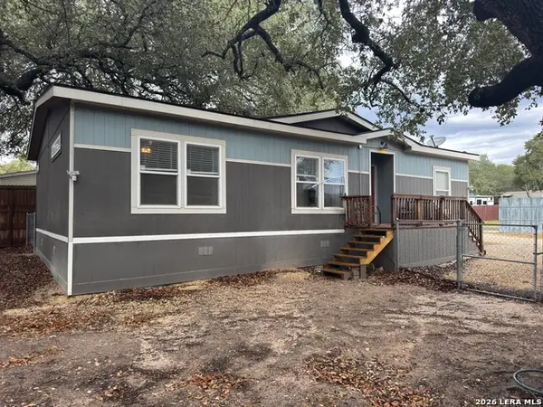 4406 Lost Hills Dr, Elmendorf, TX 78112