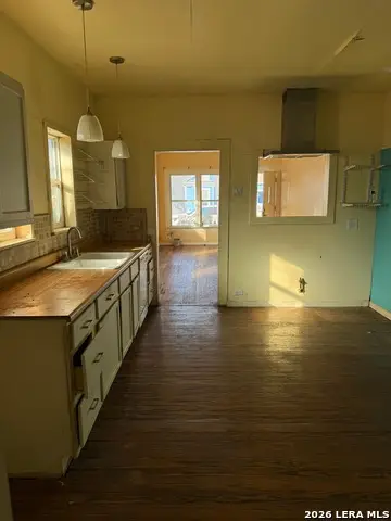 942 W Lynwood, San Antonio, TX 78201 - Image #3