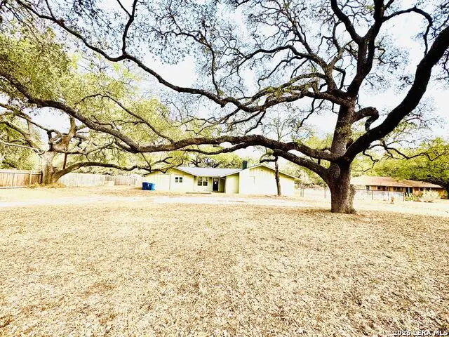 25 Sunrise Dr., Pleasanton, TX 78064 - #1