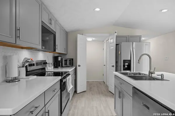 483 Wright, Bandera, TX 78003