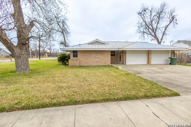 757 High St, Uvalde, TX 78801 - #3