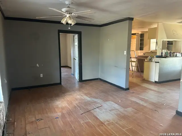 414 Davis, Devine, TX 78016 - #3