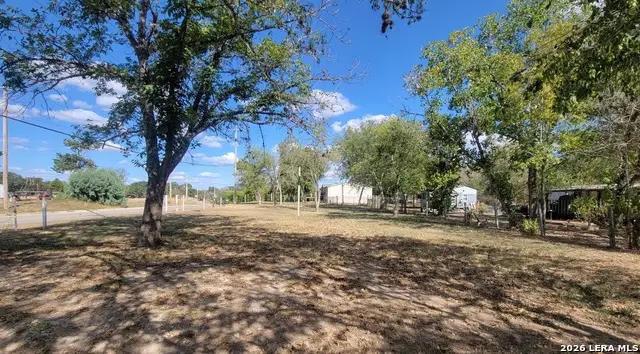 304 E Hunt St, Pleasanton, TX 78064 - #3