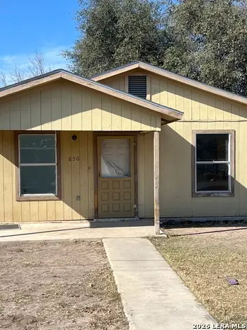 850 Vanessa, Uvalde, TX 78801