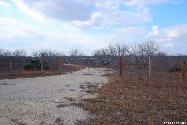 8846 Fm 140, Charlotte, TX 78011 - #1