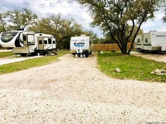 605 Lakeshore Ln, Bandera, TX 78003 - #1