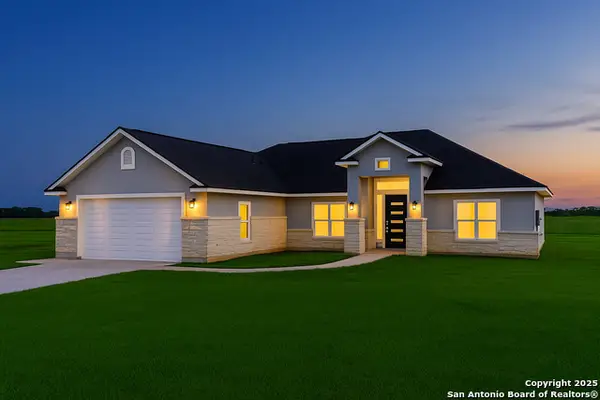 105 Merion Ln, La Vernia, TX 78121