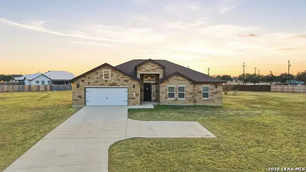 100 W Short Meadow, Lytle, TX 78052