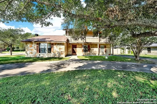 603 N Rachel St, Falls City, TX 78113