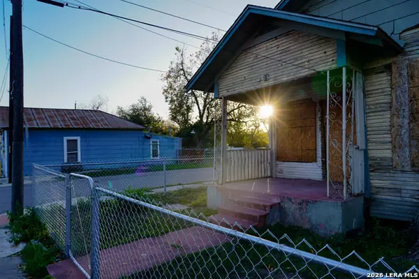 715 S Trinity St, San Antonio, TX 78207