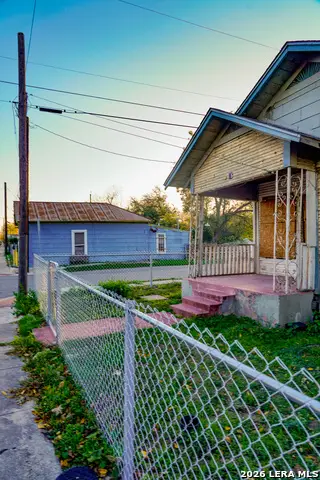 715 S Trinity St, San Antonio, TX 78207 - #2