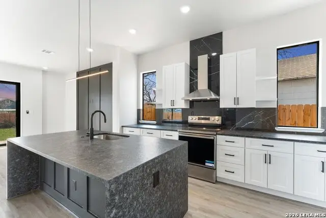 302 Bank, San Antonio, TX 78204 - #3