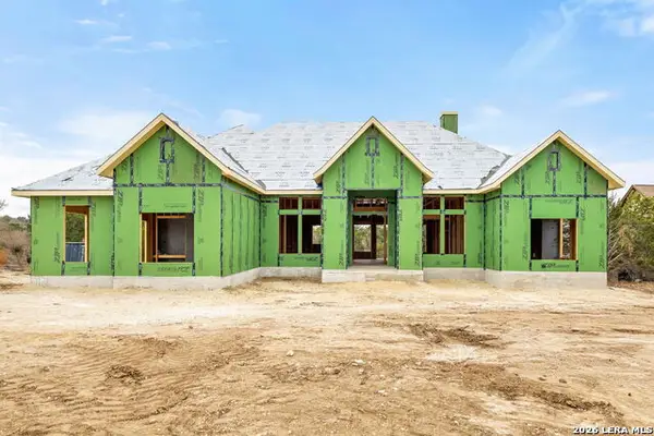 611 Parkview Pl, Canyon Lake, TX 78133