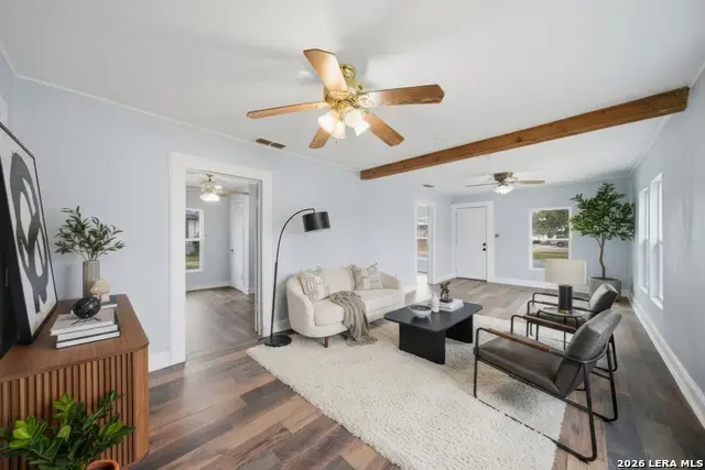 1521 B Street, Floresville, TX 78114 - #2