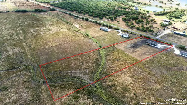 2553 Fm 1332, Jourdanton, TX 78026