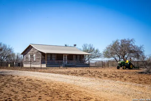 320 County Road 341, Jourdanton, TX 78026