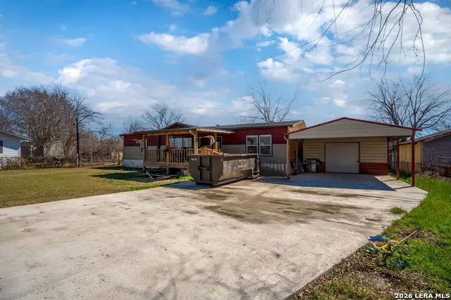 218 W 2nd St, Elmendorf, TX 78112 - #2
