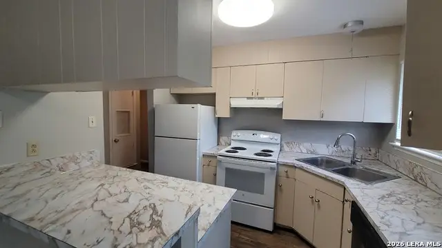 521/523 Southtrail Drive, San Antonio, TX 78216 - #2