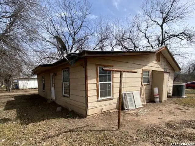 316 Geraldine, Uvalde, TX 78801 - #3
