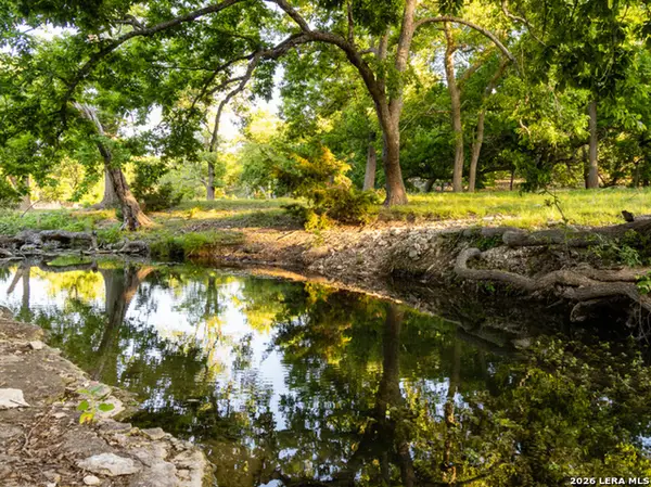 144 N Derby Ct, Kerrville, TX 78028