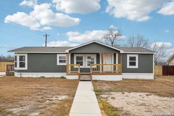 101 Natchez, Poth, TX 78147