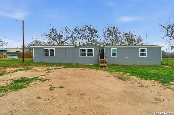 934 7th, Floresville, TX 78114