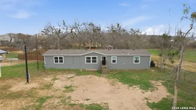 934 7th, Floresville, TX 78114 - #3