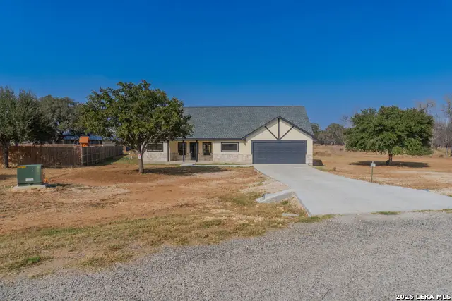 185 E Medium Meadow, Lytle, TX 78052 - #3