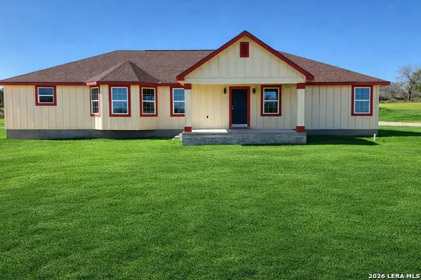 618 Cr 124, Floresville, TX 78114