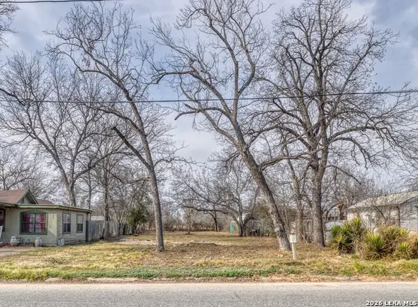 224 E Leona, Uvalde, TX 78801