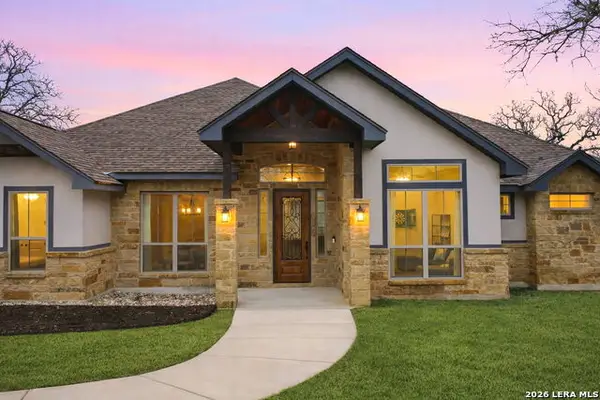 117 Crescent Rdg, Adkins, TX 78101