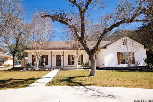 525 Jack Nicklaus, Devine, TX 78016