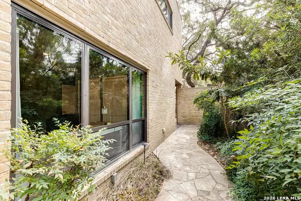 7110 Poniente #E, San Antonio, TX 78209