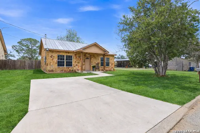 414 Harl St, Pleasanton, TX 78064 - #2